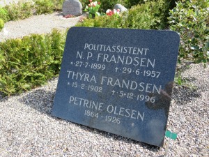 N.P. Frandsens gravsten