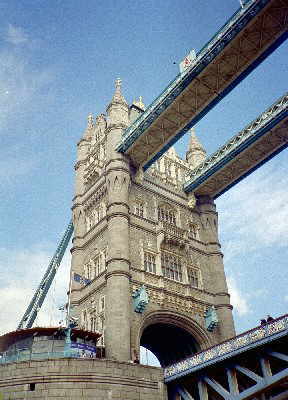 Tower Bridge set fra floden